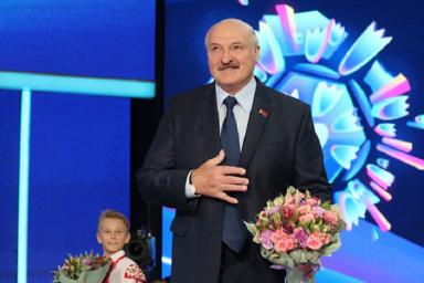 Славянский базар в Витебске-2019: что за девушка сидела рядом с Лукашенко