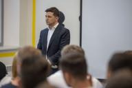 Зеленский уволил 12 послов, в том числе посла в США