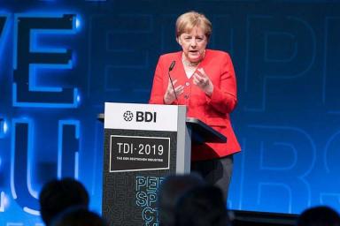 В правительстве Германии объяснили проблемы с дыханием у Меркель