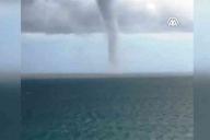 Мощный смерч в Черном море сняли на видео