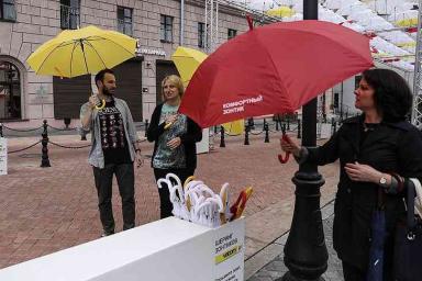 В Минске теперь можно взять на улице зонтик на время дождя бесплатно