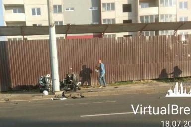 В Бресте напротив «Короны» мотоциклист разбился о столб