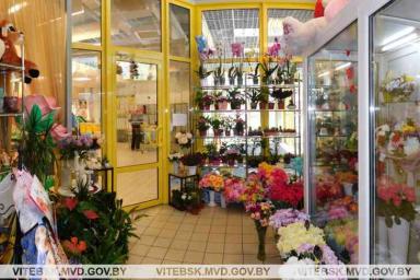 Ограбление по-новополоцки: мужчина напал с ножницами на цветочный павильон, требуя один рубль