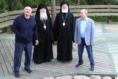 Путин и Лукашенко появились на Валааме в одинаковой обуви