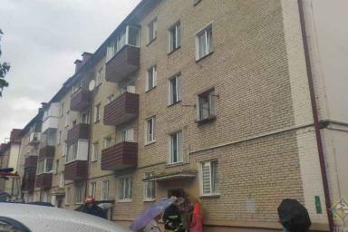 В Бобруйске спасли женщину, оказавшуюся в ловушке на балконе своей горящей квартиры