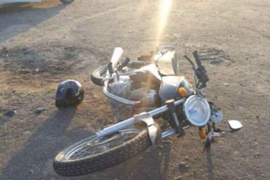 В Ганцевичском районе опрокинулся мотоциклист-бесправник. Он в реанимации
