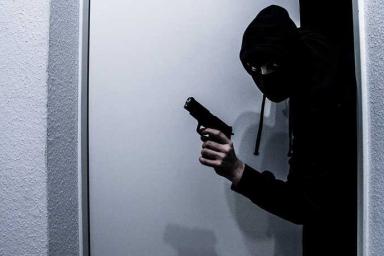 Неизвестные в масках и с оружием устроили налет на торговый центр в Париже