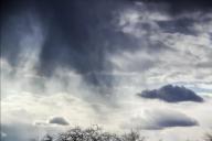 Необычные облака напугали жителей Барселоны – кадры