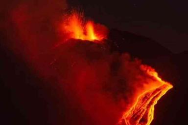 Адская ночь: на Сицилии бушевал вулкан Этна 