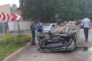 В Минске на дороге перевернулся Citroen. Водитель был пьян