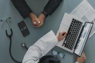 Врачи рассказали о 6 признаках тромбоза