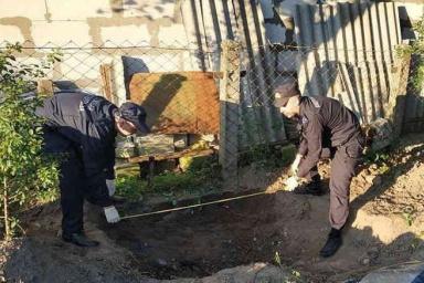 В Слониме мужчину два года считали пропавшим без вести. Его тело нашли закопанным во дворе