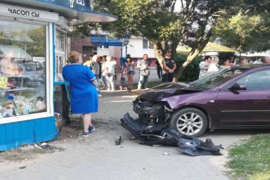 Необычное ДТП в Гродно: «Мазда» вылетела с парковки на тротуар и сбила 6-летнюю девочку