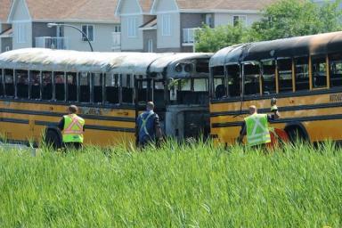 Два автобуса со школьниками столкнулись и загорелись: около 70 детей в больнице