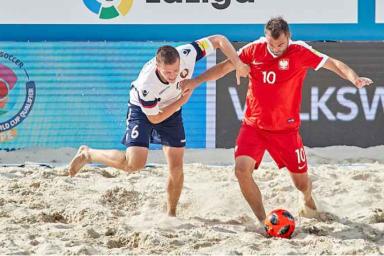 Сборная Беларуси по пляжному футболу проиграла Польше в квалификации ЧМ