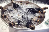 В Могилёве 18-летний студент угощал девушек за чужой счёт