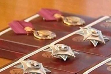 Офицера, который спас солдата в Печах, наградили орденом