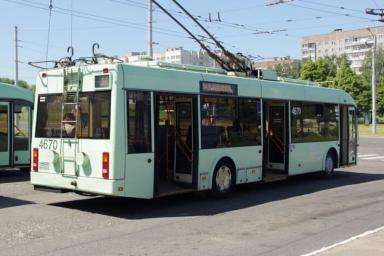 В Минске на пл. Бангалор столкнулись троллейбус и легковушка
