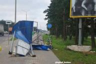 Ночью в Борисове Jaguar снес остановку общественного транспорта. Пострадали люди