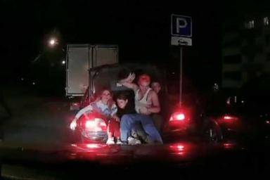 В Минске задержали «веселую» BMW, в которой уместилось аж 12 человек