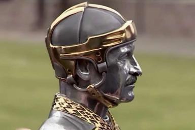 Появилось фото статуи Лукашенко-хоккеиста, подаренной Мирзиеевым. Похож?