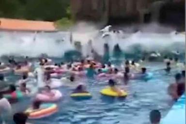 Искусственная волна в аквапарке травмировала не менее 44 человек