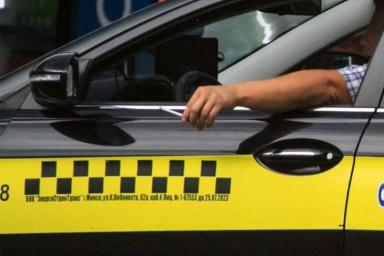 В Минске у таксиста пассажиры украли кошелек