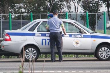 Лжемилиционер из Браславского района, распивавший вино в погонах сержанта, получил штраф