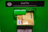 «Разрешила купить пиво». В Могилёве женщина дала карту знакомому и лишилась всех средств