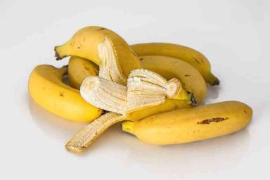 Медики рассказали о полезных и вредных свойствах бананов