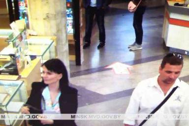 В Минске разыскивают молодую пару: украли в ювелирном магазине 7 золотых колец