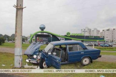 Жуткое ДТП в Гомеле: Жигули» влетели в столб. Водитель погиб