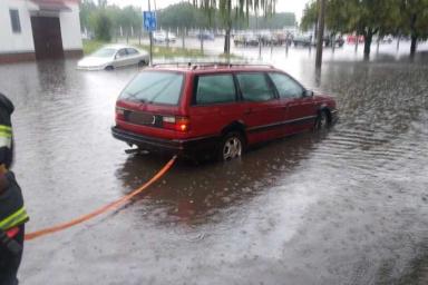 В Минске из-за ливня затопило некоторые улицы. Куда сейчас лучше не ездить