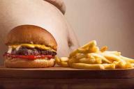 Медики рассказали, чем опасен большой живот у мужчины