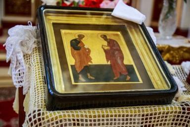 В Пинском районе из церкви похитили старинные иконы