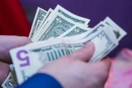 Обещал отдать с процентами. Минчанину, задолжавшему знакомым 10 тысяч долларов, грозит 7 лет тюрьмы