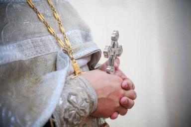 Жестокое крещение ребенка в России: священник едва не убил ребенка 