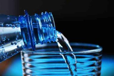 Медики рассказали, как употребление теплой воды может влиять на здоровье