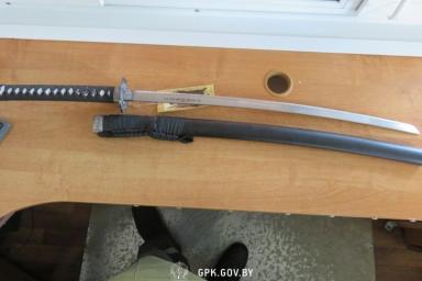 Пограничники отобрали самурайский меч у россиянина из Италии