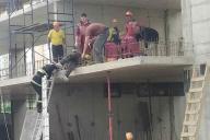 В Минске рабочий на стройке упал на арматуру