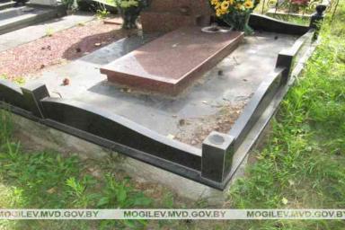 В Кировске 11-летние подростки повредили пять могил на кладбище
