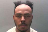 Фотография прически парня стала вирусной в интернете. Полиции пришлось его защищать