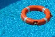 Двухлетняя девочка утонула в надувном бассейне на глазах у сестёр