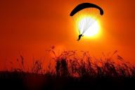 Женщина упала с высоты 1,5 км и выжила 