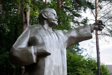 В Витебске «Ленин с котом» начал угрожать кулаком 