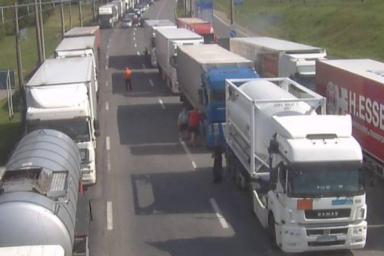 На белорусской границе более 820 грузовиков и свыше 240 легковушек ожидают выезда в ЕС