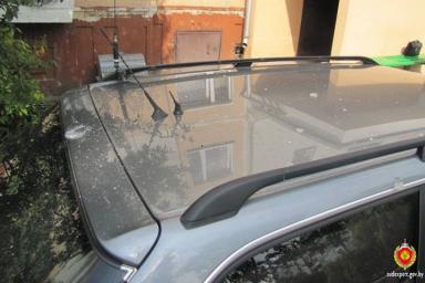В Гродно хулиган «избил» Audi A6 стеклянной бутылкой