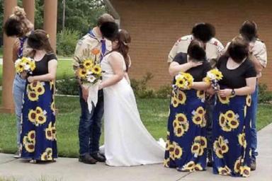 Подружек невесты подняли на смех за нелепые наряды на свадьбе