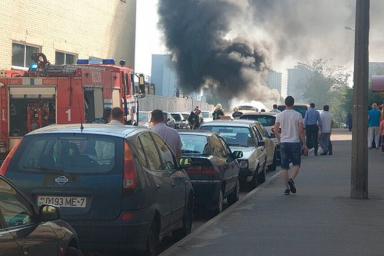 В Минске на Партизанском проспекте одновременно горели два автомобиля