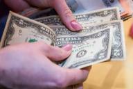 В какой из стран ЕАЭС проще всего прожить на зарплату. Белорусы не первые